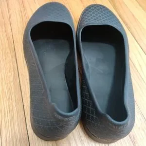 Gucci Rubber shoes covers, size 9 Gucci | Shoes | Gucci Rubber Shoes Covers Size 9 | Poshmark main image 3